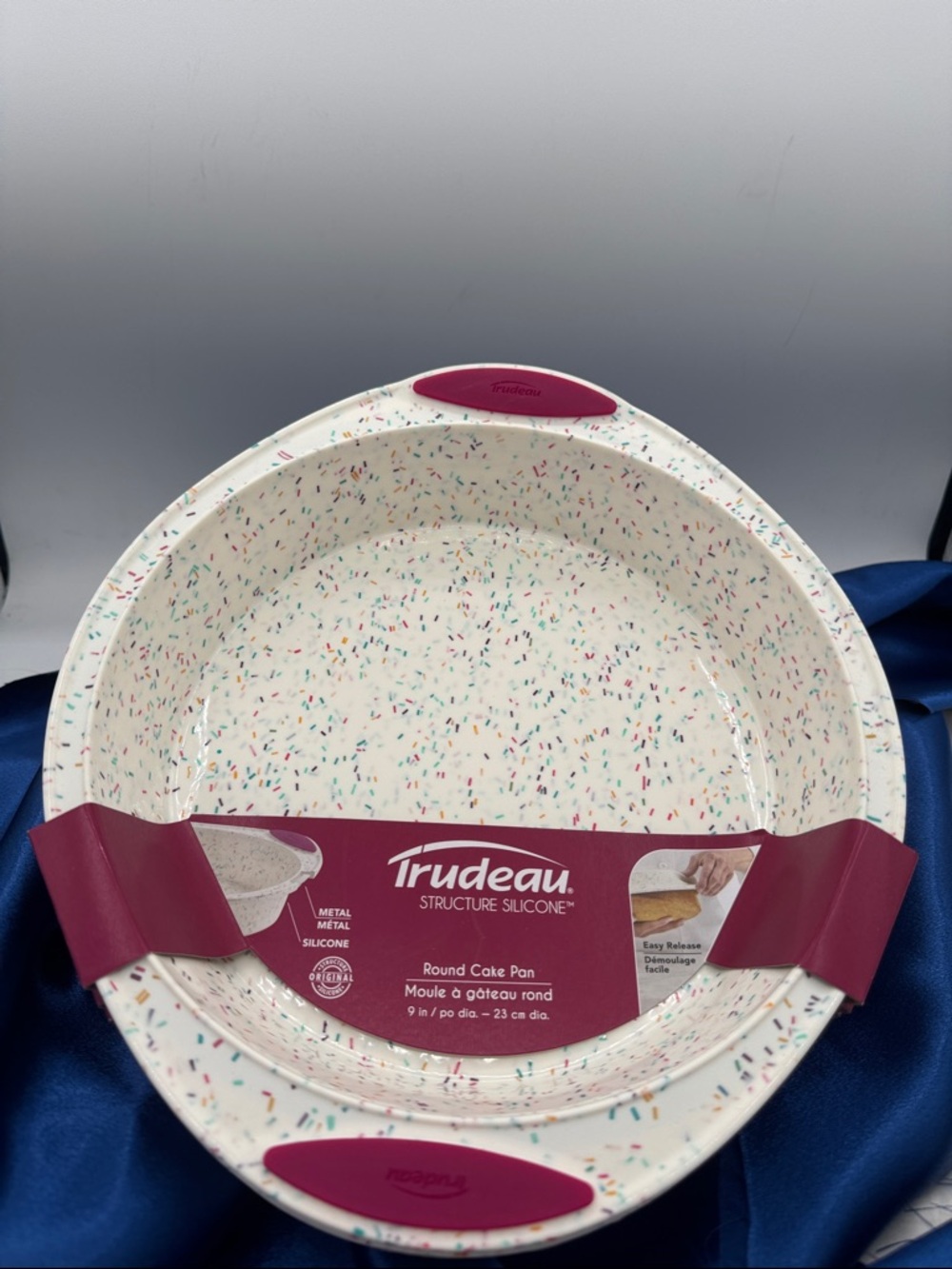 Trudeau Round Cake Pan with Confetti Speckle and Pink Silicone Grips